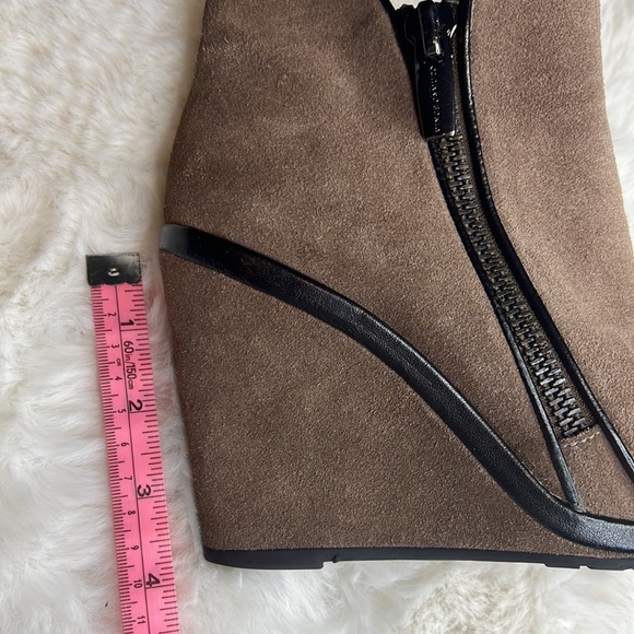 Vince Camuto Women’s Jeffer’s Bootie Brown Leather with Black Trim Zippe… - Picture 10 of 10